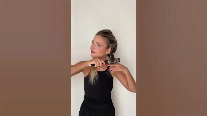The perfect 90s blowout is within reach with our Creativity 4 You Hairdryer. 😍